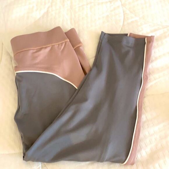 NWT Minkpink pale pink and gray crop leggings XS - Picture 2 of 12